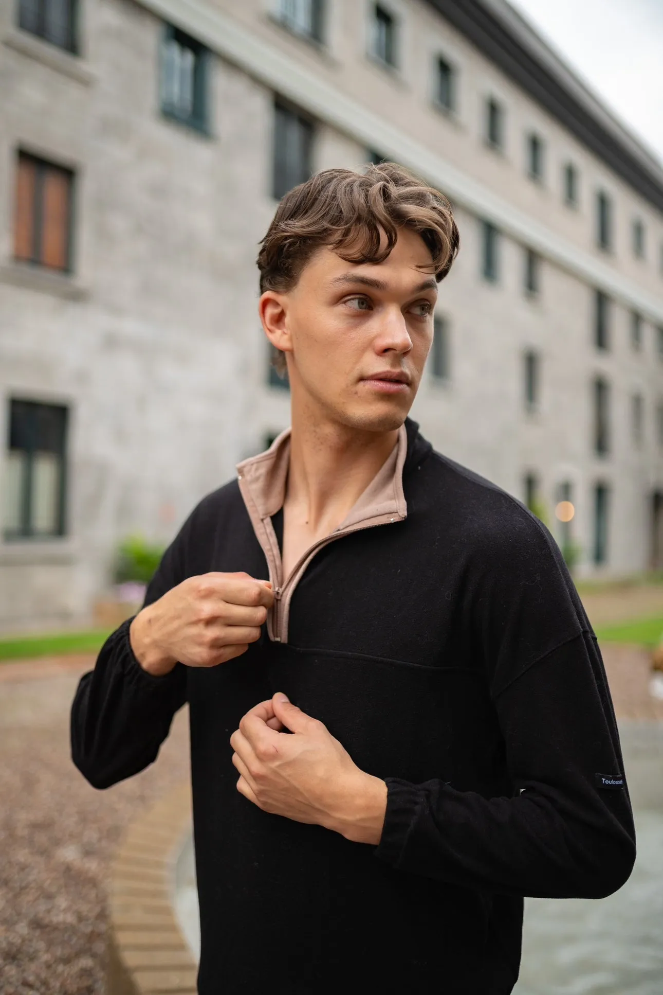 BLACK SOFT ZIP-UP - HUG